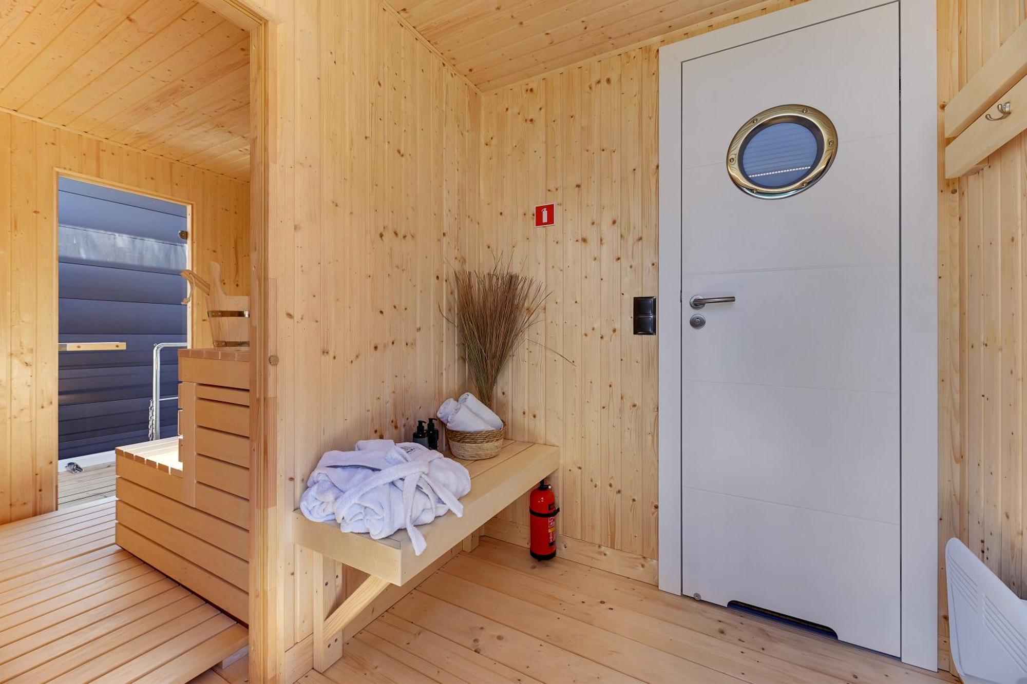 Domy Na Wodzie - La Mare Motlava Houseboats With Sauna By Downtown Apartments Гданск Екстериор снимка
