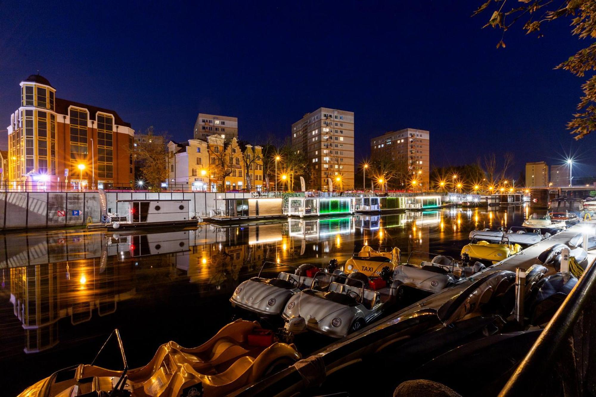 Domy Na Wodzie - La Mare Motlava Houseboats With Sauna By Downtown Apartments Гданск Екстериор снимка