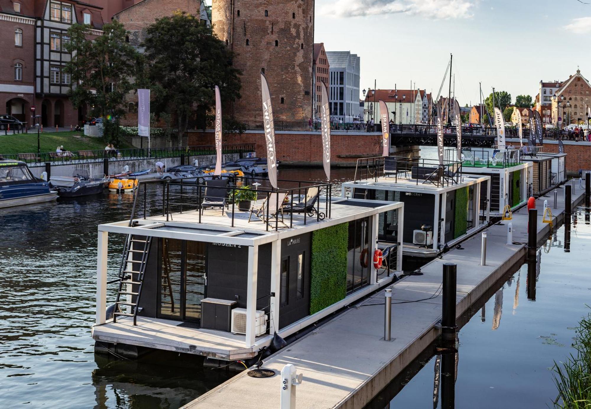 Domy Na Wodzie - La Mare Motlava Houseboats With Sauna By Downtown Apartments Гданск Екстериор снимка