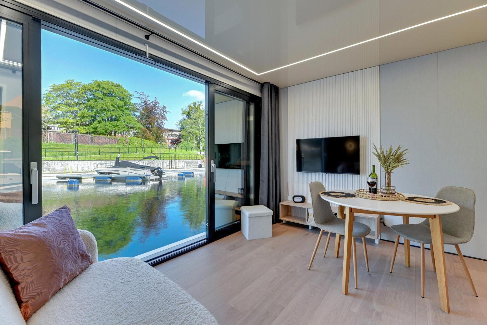 Domy Na Wodzie - La Mare Motlava Houseboats With Sauna By Downtown Apartments Гданск Екстериор снимка