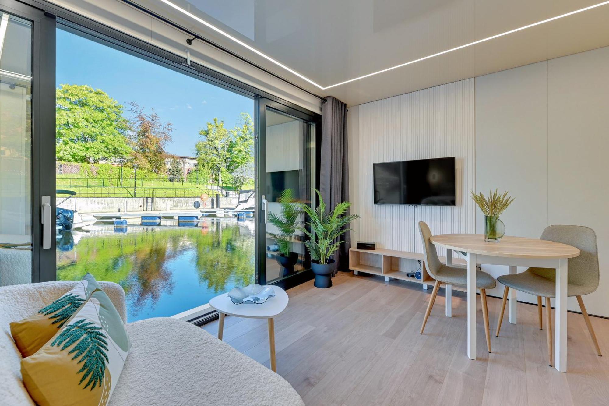 Domy Na Wodzie - La Mare Motlava Houseboats With Sauna By Downtown Apartments Гданск Екстериор снимка