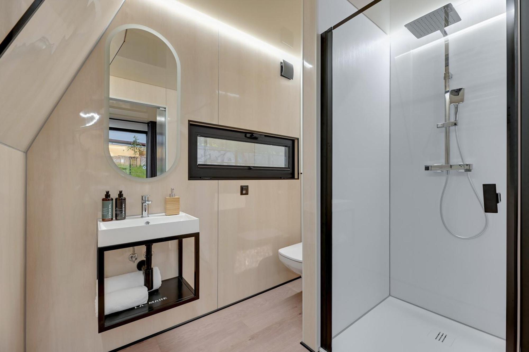 Domy Na Wodzie - La Mare Motlava Houseboats With Sauna By Downtown Apartments Гданск Стая снимка
