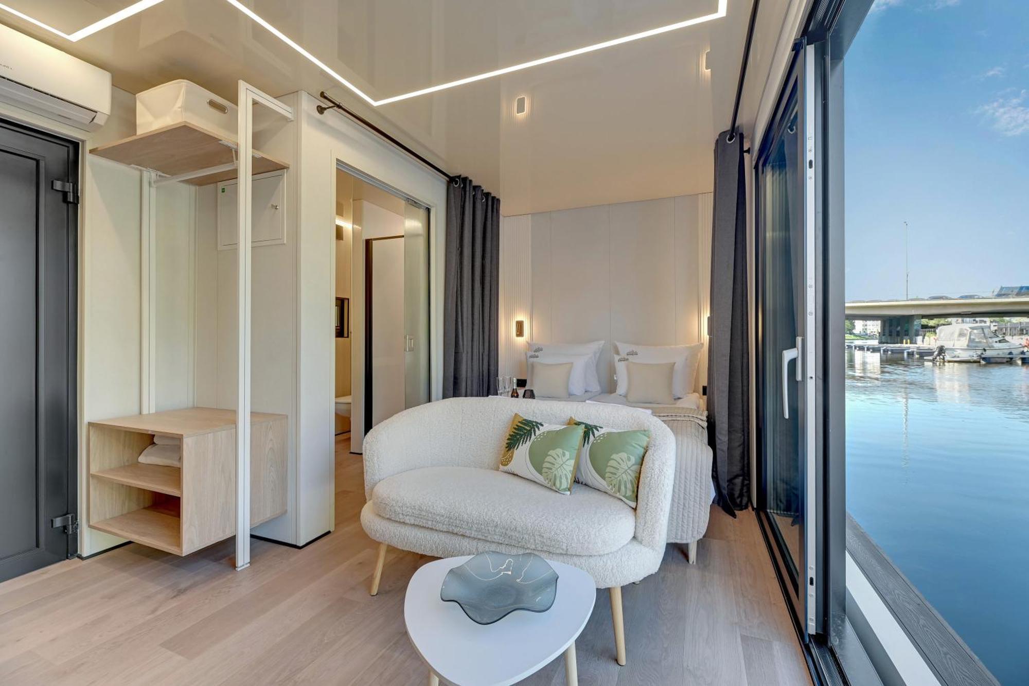 Domy Na Wodzie - La Mare Motlava Houseboats With Sauna By Downtown Apartments Гданск Стая снимка