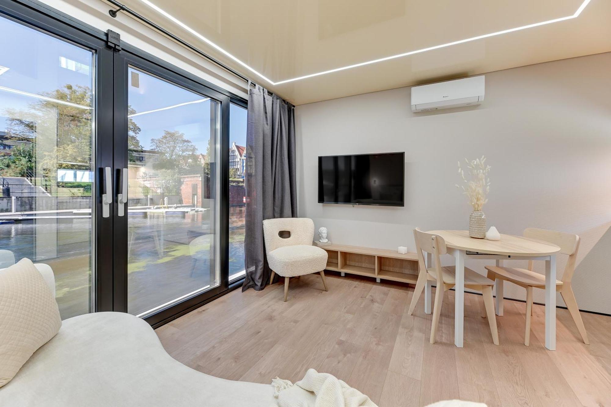 Domy Na Wodzie - La Mare Motlava Houseboats With Sauna By Downtown Apartments Гданск Стая снимка