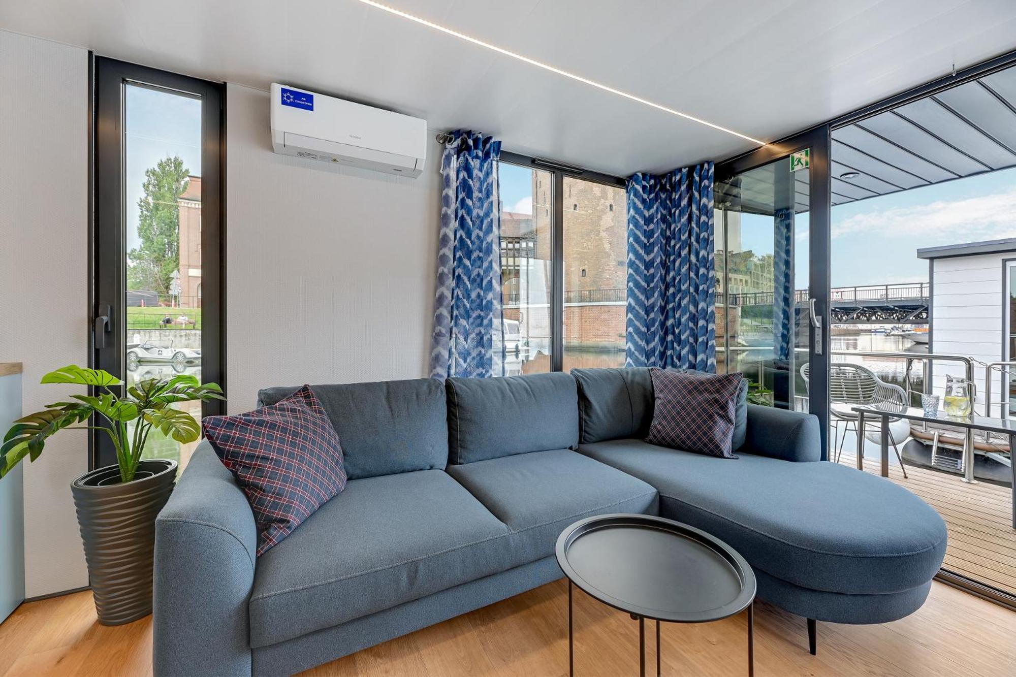 Domy Na Wodzie - La Mare Motlava Houseboats With Sauna By Downtown Apartments Гданск Екстериор снимка